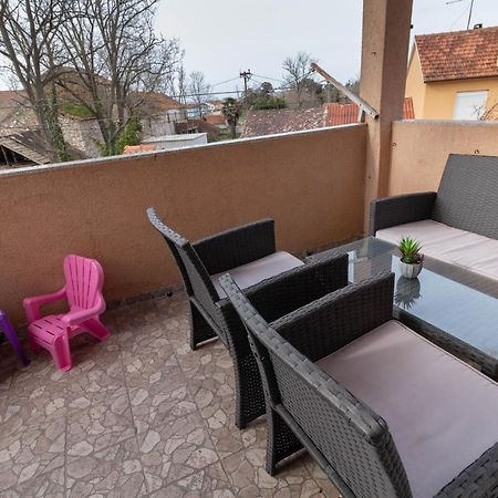 Modern Apartment Sara-Near The Beach Privlaka  Buitenkant foto