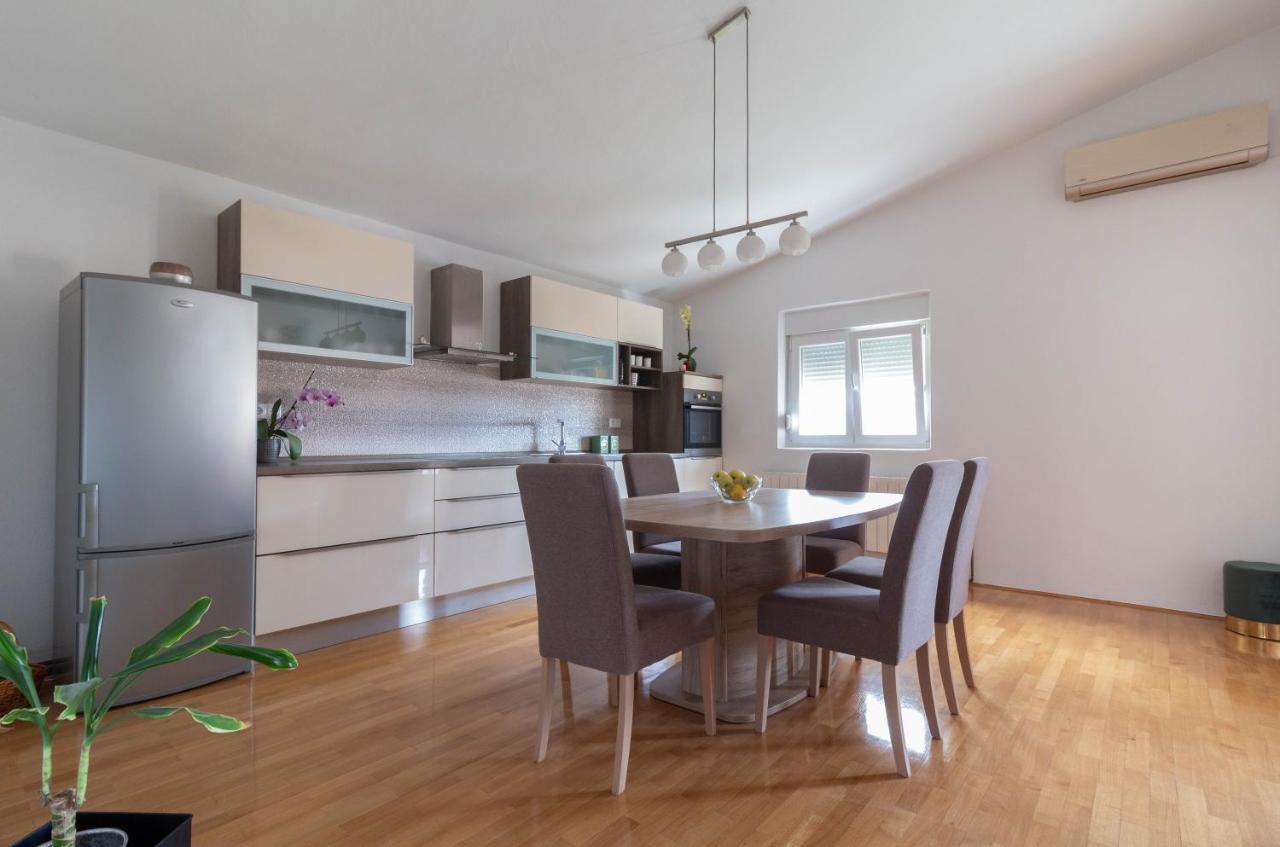 Modern Apartment Sara-Near The Beach Privlaka  Buitenkant foto