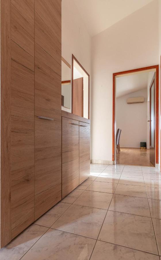 Modern Apartment Sara-Near The Beach Privlaka  Buitenkant foto
