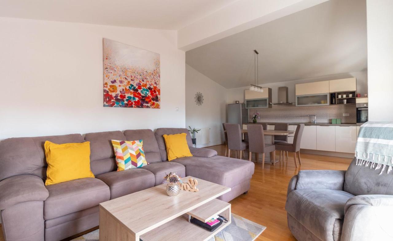 Modern Apartment Sara-Near The Beach Privlaka  Buitenkant foto