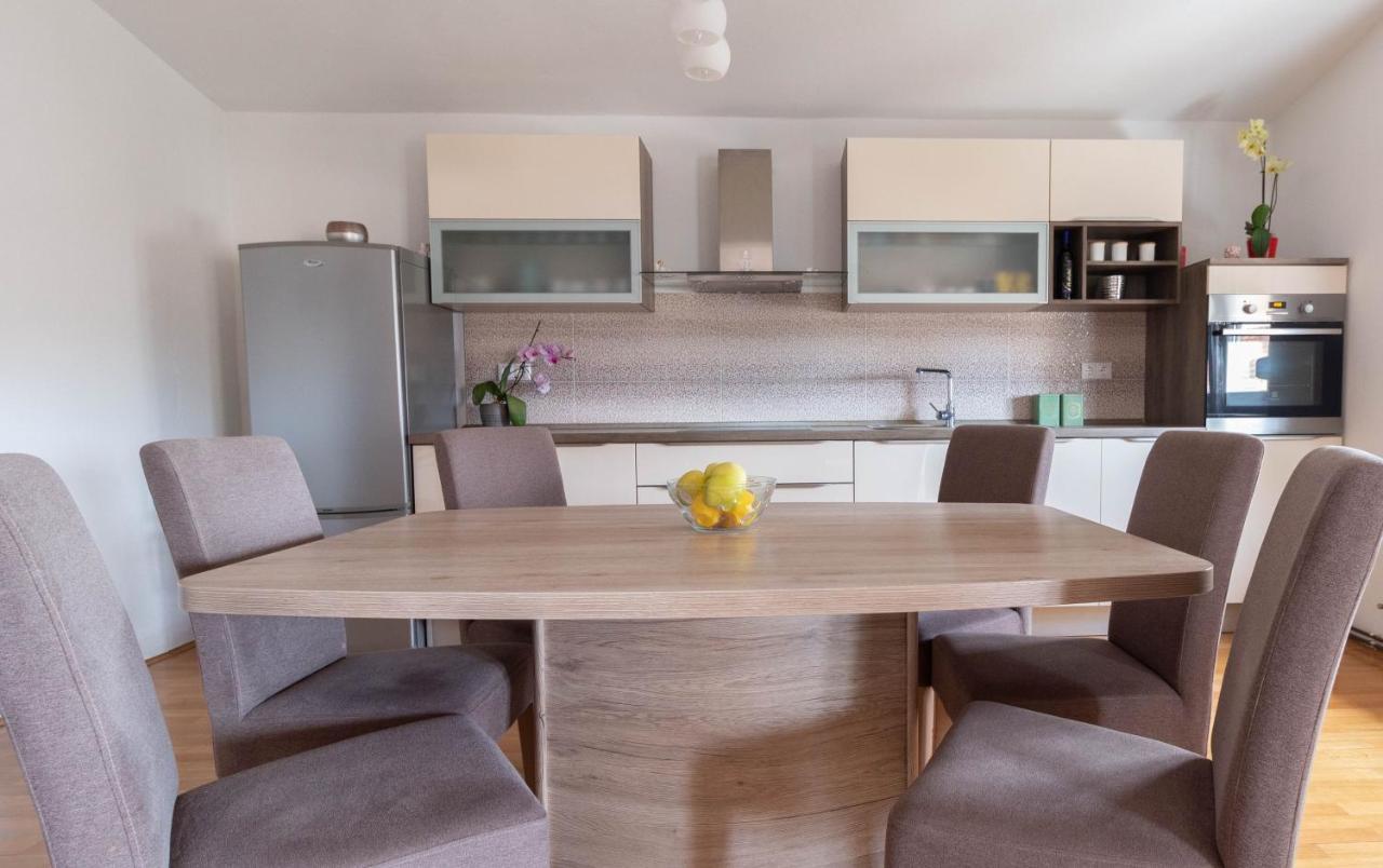 Modern Apartment Sara-Near The Beach Privlaka  Buitenkant foto