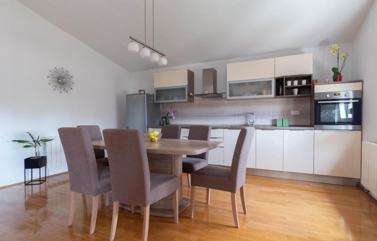 Modern Apartment Sara-Near The Beach Privlaka  Buitenkant foto